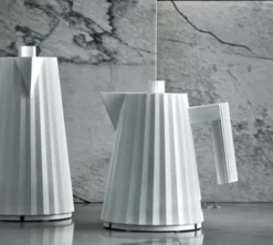 Bouilloire électrique 1L Plissé Noir MDL06/1 B - ALESSI