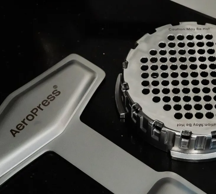 Cafetière nomade AEROPRESS Premium PR005 Silver