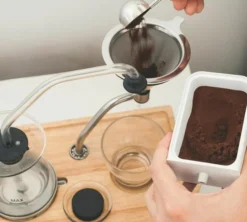 Cafetière programmable JOY RESOLVE Barisieur avec réveil - Blanc et bois de noyer