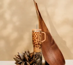 Gourde isotherme avec paille Travel cup camel léopard - 90 cl - QWETCH
