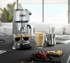 Machine expresso DELONGHI Dedica Arte EC885.M Metal buse vapeur LatteArt + Pack Barista