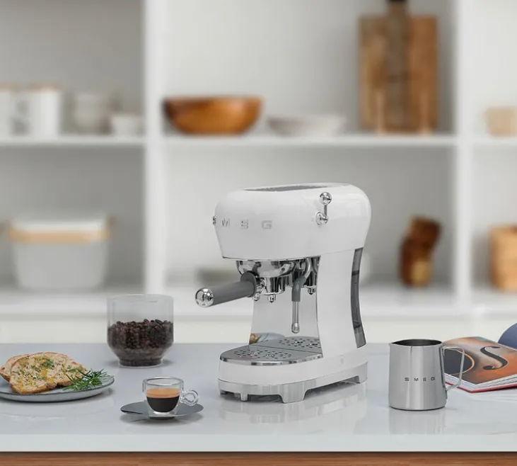Machine expresso SMEG blanche ECF02WHEU Années 50