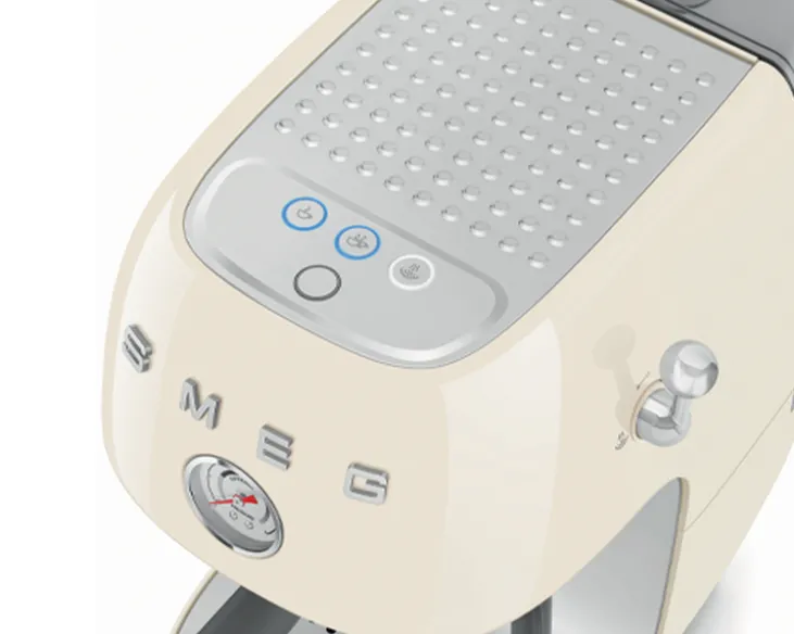 Machine expresso SMEG ECF03CREU Crème avec Cold brew