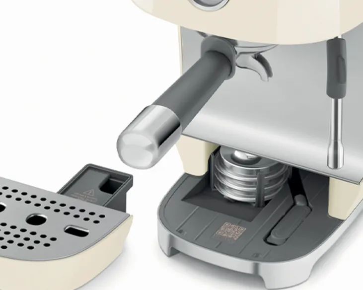 Machine expresso SMEG ECF03CREU Crème avec Cold brew