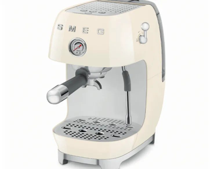 Machine expresso SMEG ECF03CREU Crème avec Cold brew