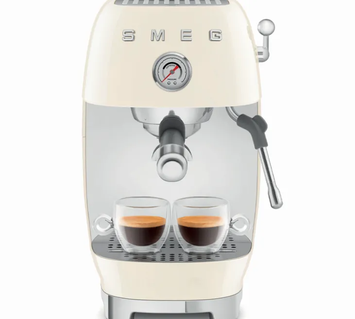 Machine expresso SMEG ECF03CREU Crème avec Cold brew