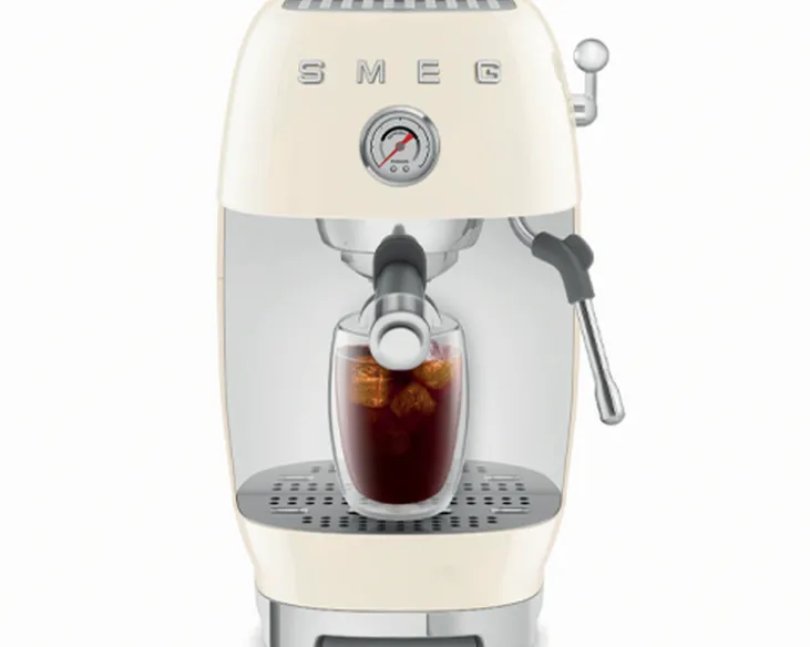 Machine expresso SMEG ECF03CREU Crème avec Cold brew