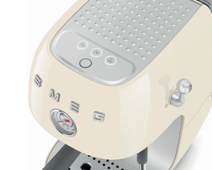 Machine expresso SMEG ECF03CREU Crème avec Cold brew