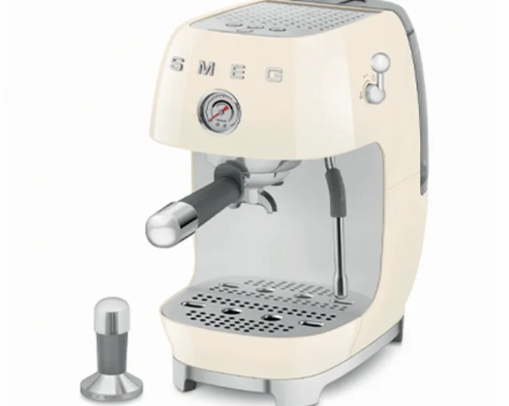 Machine expresso SMEG ECF03CREU Crème avec Cold brew