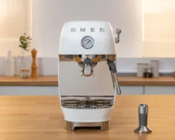 Machine expresso SMEG ECF03WHEU Blanche avec Cold brew