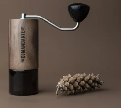 Moulin à café COMANDANTE C40 MK4 Nitro Blade Virginia Walnut