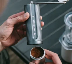 Moulin à café manuel AEROPRESS MG005