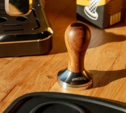 Tamper café BARISTATOR 51mm manche bois foncé