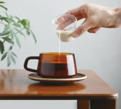 Tasse + sous tasses - KINTO - 27 cl Ambre