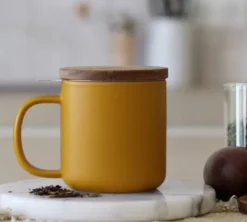 Tisanière en grès jaune 300 ml avec couvercle en bois acacia OGO Living